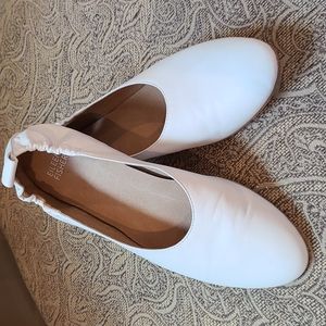 Eileen Fisher Naomi Flat size 8
